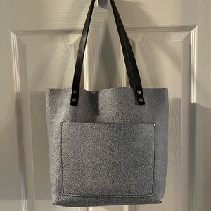 Portland Leather Goods Tote in excellent pre-owned condition.